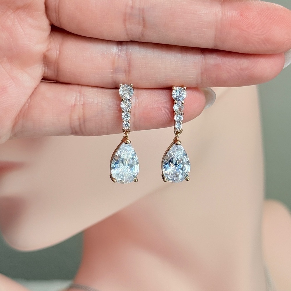 ⚜️ Elegant Silver and Blue Teardrop Earrings - Picture 9 of 10